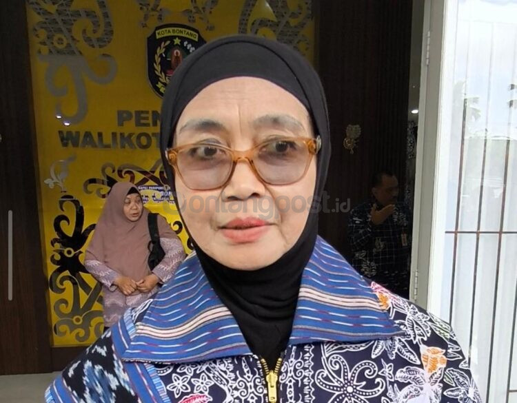 Wali Kota Bontang Neni Moerniaeni menyebut penanganan longsor bekas galian C di Kanaan masih menunggu formulasi dari OPD terkait. (Nasrullah/Bontang Post)
