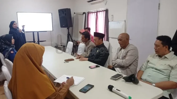 Jajaran direksi dan manajemen RSAB bersama Komisi A DPRD Bontang berdialog terkait strategi pasca kebijakan pencabutan PBI BPJS oleh pemerintah pusat.