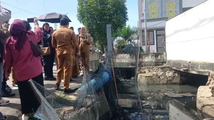 Wali Kota Bontang Neni Moerniaeni meminta seluruh jajaran pemerintah aktif menjalankan gerakan kebersihan lingkungan di Kota Bontang.