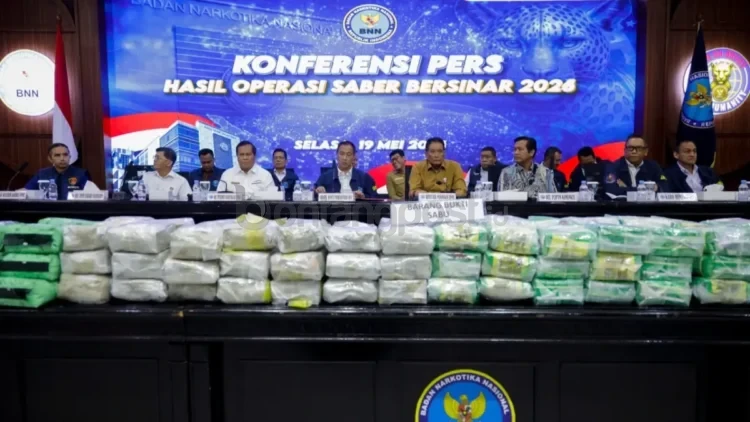 Konferensi pers Operasi Sapu Bersih Sindikat Narkoba (Saber Bersinar) 2026 di Gedung BNN RI, Jakarta Timur, Selasa (19/5).