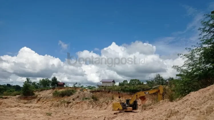 Nilai kontrak terhadap proyek yang belum tertandatangani dipastikan bisa mengalami penyesuaian besaran seiring kenaikan harga material dan BBM. ADIEL KUNDHARA/KP