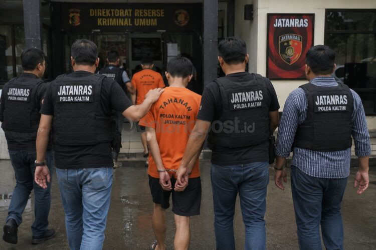 Ilustrasi penangkapan pelaku krimina. (Foto dibuat oleh AI)
