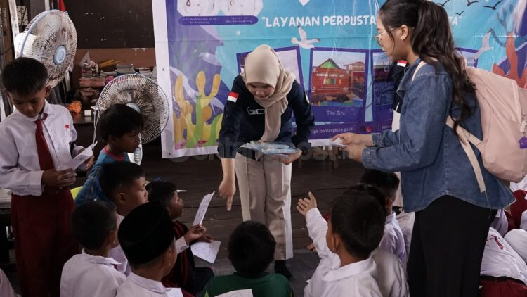 Anak-anak mengikuti kegiatan membaca bersama sebagai bagian dari kampanye membaca nyaring (read aloud) yang didorong DPK Bontang untuk menumbuhkan minat baca sejak usia dini.
