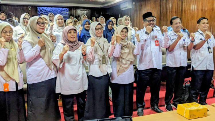 Staf Ahli Bidang Pemerintahan dan Hukum Anwar Sadat membuka Diskusi Terpumpun Akuisisi Arsip Statis di DPK Bontang. Kegiatan ini mendorong OPD lebih tertib mengelola dan menyelamatkan arsip daerah.