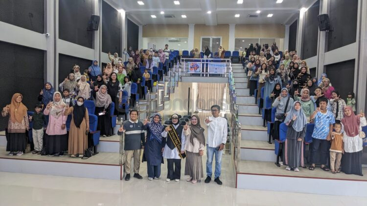 Kegiatan Parenting Keluarga yang digelar DPK Bontang bersama BNNK menghadirkan edukasi bagi orang tua mengenai pengasuhan anak dan penggunaan gadget yang sehat di era digital.