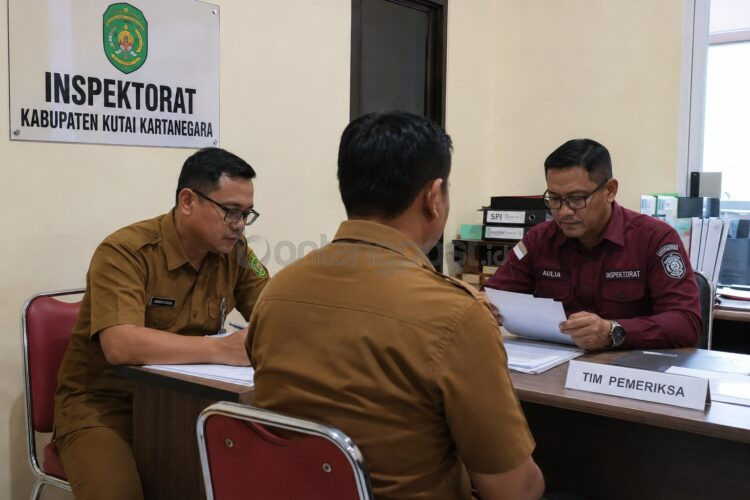 Ilustrasi pemeriksaan Inspektorat Kukar. (Foto dibuat oleh AI)