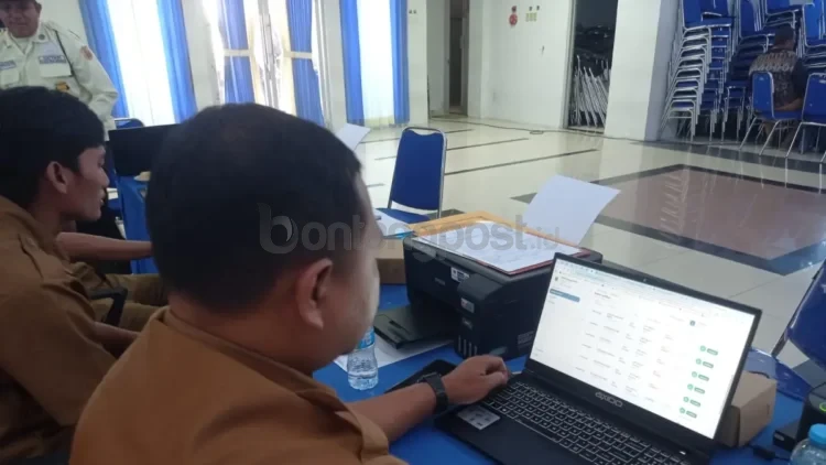Pelaksanaan SPMB jenjang SMA dan SMK di tahap pertama masih ada kekurangan yang harus segera diperbaiki. ADIEL KUNDHARA/KP