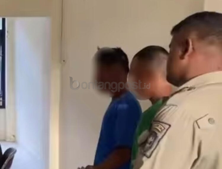 Dua pengamen pendatang menjalani pendataan dan pembinaan di rumah singgah setelah terjaring razia Satpol PP Bontang. Keduanya diduga melanggar Perda Nomor 3 Tahun 2020 tentang ketertiban umum.