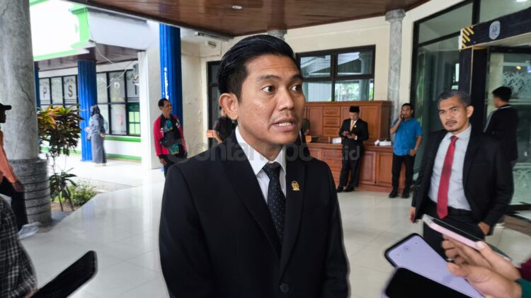 Ketua DPRD Bontang, Andi Faizal Sofyan Hasdam, menilai polemik minimarket retail nasional di Telihan seharusnya dapat dicegah melalui sosialisasi yang lebih matang serta mempertimbangkan dampaknya terhadap UMKM di sekitar lokasi.