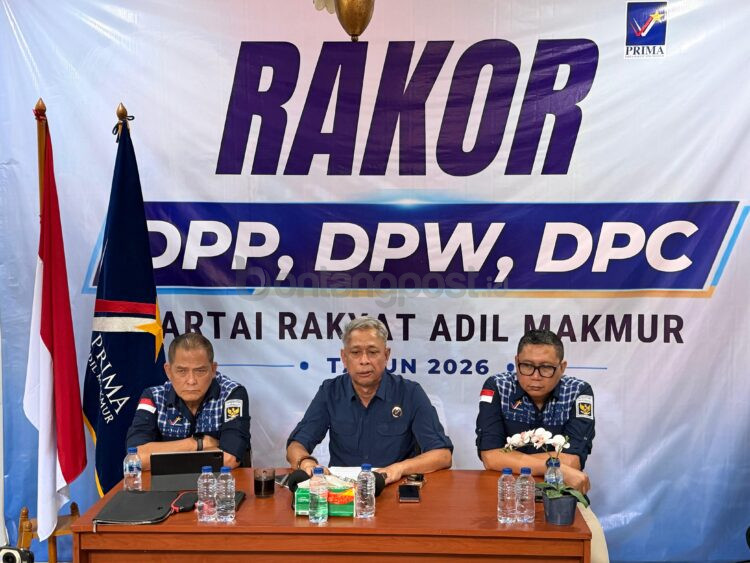 Ketua Umum Partai Rakyat Adil Makmur (PRIMA), Agus Jabo Priyono (tengah).