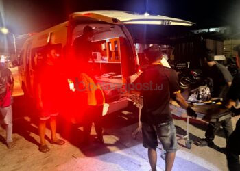 Injak Sampah Pecahan Botol Kaca di Beras Basah, Wisatawan Lokal Dievakuasi ke Rumah Sakit