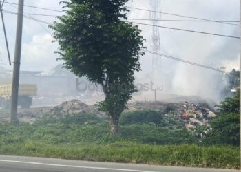 Asap Tebal Kembali Selimuti Jalan Arif Rahman Hakim, Damkar Bontang Soroti Lahan Diduga TPS Liar