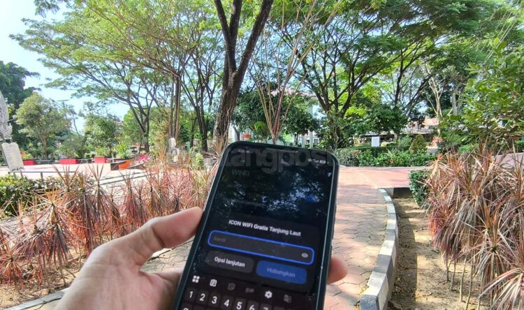 WiFi gratis di taman kota Bontang kini menggunakan password. Diskominfo menyebut kebijakan itu untuk mendukung indikator Kota Layak Anak. (Nasrullah/ Bontang Post)