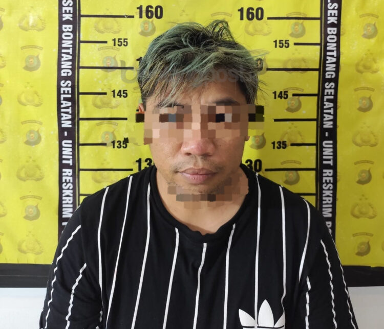 A (32) diringkus polisi dalam Operasi Antik di rumahnya di Jalan KS Tubun, Gang Arwana 1, Kelurahan Tanjung Laut Indah. Polisi menyebut pelaku merupakan residivis kasus narkotika.