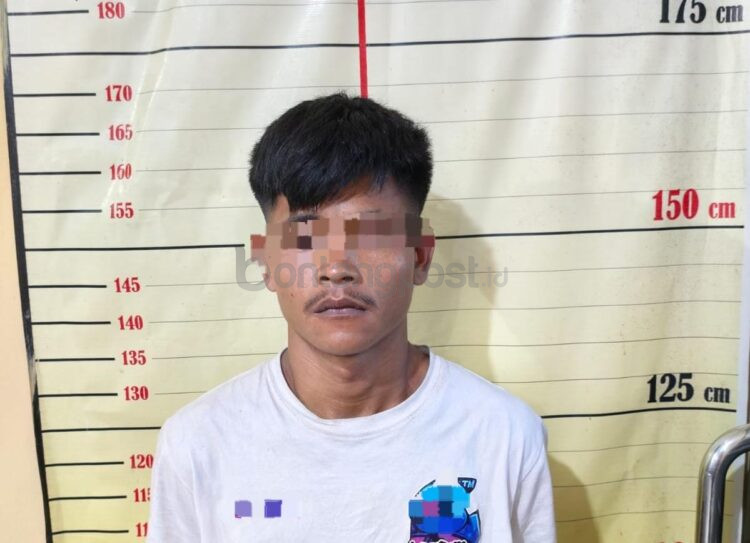 GS (22) ditahan dio Mapolsek Bontang Utara setelah diduga membobol sebuah warung di Kelurahan Bontang Baru. Polisi menyebut pelaku merupakan residivis yang baru sekitar sebulan bebas dari penjara sebelum kembali melakukan aksi pencurian.
