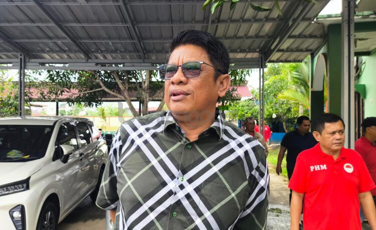 Mantan Wali Kota Bontang Basri Rase saat ditemui di Pengadilan Negeri Bontang. (Dwi Kurniawan Nugroho/Bontang Post)