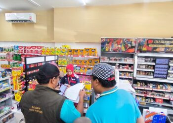 Semua Toko Swalayan Waralaba di Bontang Langgar Aturan Jam Operasional