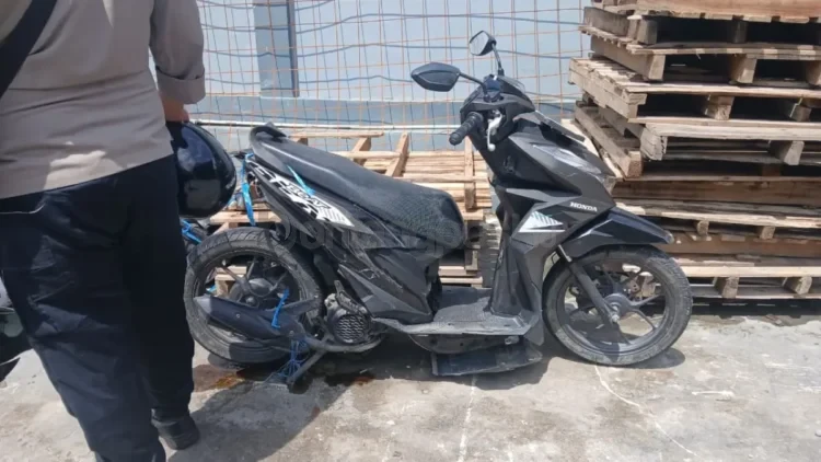 Sepeda motor korban. (FOTO MUHAMMAD TAUFIK/KP