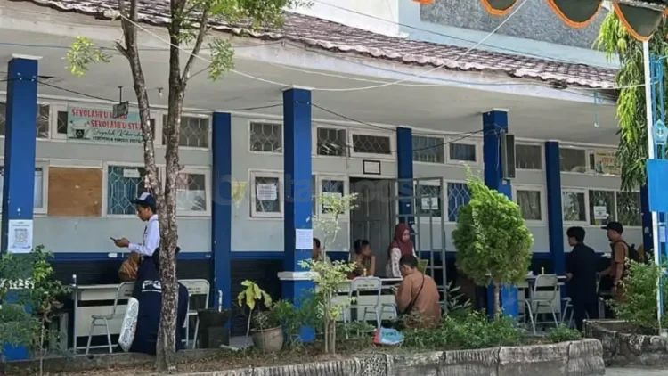 Kuota siswa baru di SMK 2 Bontang terisi setelah sekolah mendapatkan restu terkait pendaftaran offline. (ADIEL KUNDHARA/KP)