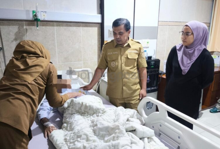 Salah satu siswa Yayasan Vidatra mendapat perawatan di RS LNG Badak setelah mengalami mual dan muntah usai menyantap MBG.