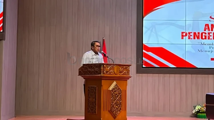 Wakil Bupati Kutim Mahyunadi menyampaikan sambutan dalam sosialisasi antikorupsi dan pengendalian gratifikasi di Kantor Bupati Kutim, Rabu (19/8/2026). (JUFRIADI/KP)