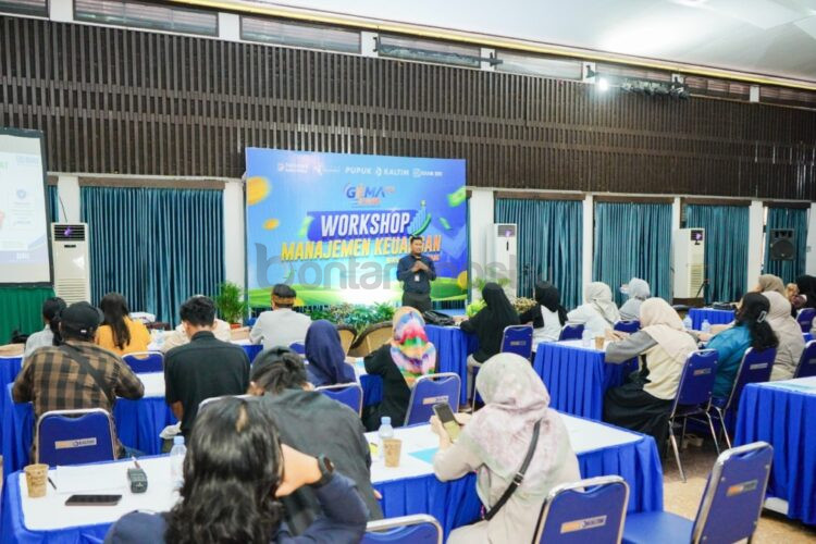 Pupuk Kaltim bersama BRI Cabang Bontang memberikan pembekalan manajemen keuangan kepada pelaku UMK binaan.