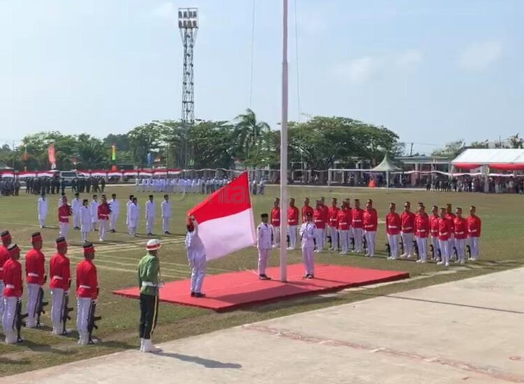 Pasukan Paskibra Bontang saat menjalankan tugas dalam rangkaian peringatan HUT ke-81 Kemerdekaan Republik Indonesia. (Nasrullah/ Bontang Post)
