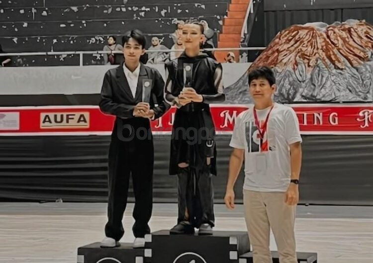 Muhammad Andre Nirvana (tengah), pemuda asal Kelurahan Belimbing, Bontang, yang akan mewakili Kaltim dalam kompetisi Color Guard di Malaysia.