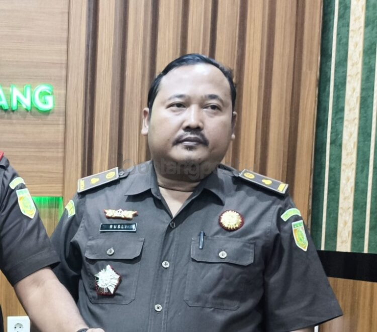 Kepala Seksi Intelijen Kejari Bontang Imam Roesli menyampaikan perkembangan penyelidikan dugaan ketidaksesuaian pengadaan lift Pasar Tamrin.
