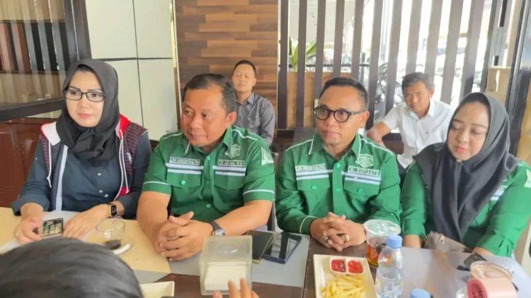 Kuasa hukum korban dari TRC PPA Kaltim sekaligus Ketua LBH Ansor Kaltim, Agus Sholi saat memberikan press rillis di Polresta Samarinda.
