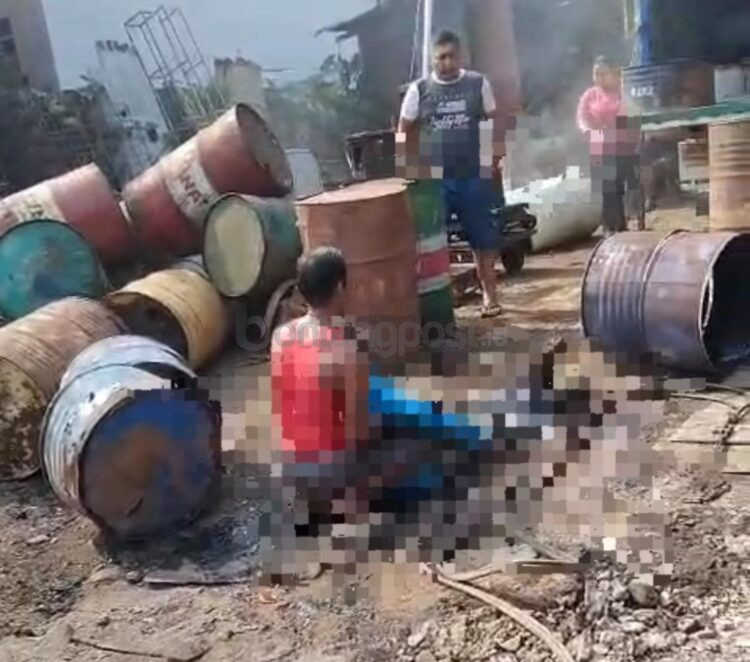 Kondisi drum usai meledak saat dipotong, yang mengakibatkan pekerja besi tua mengalami patah kaki.