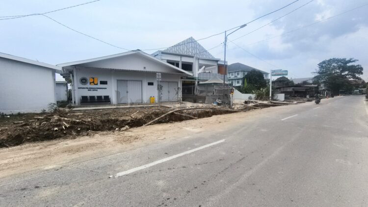 Bangunan dapur SPPG di Jalan Pattimura, Kelurahan Api-Api, yang telah rampung dibangun namun belum digunakan untuk operasional program MBG. (Dwi Kurniawan Nugroho/Bontang Post)