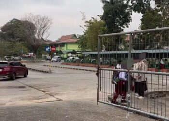 Hari Pertama Aturan Baru SD Vidatra, Orang Tua Keluhkan Anak Jalan Jauh ke Sekolah