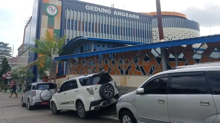 Rencana penarikan retribusi parkir di RSUD Taman Husada yang semula direncanakan 1 September diundur. (FOTO: ADIEL KUNDHARA/KP)