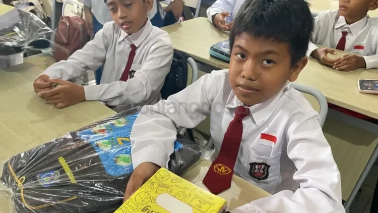 Stok untuk bantuan perlengkapan sekolah gratis sudah berada di Bontang dan bakal segera diberikan kepada seluruh pelajar. (FOTO: ADIEL KUNDHARA/KP)