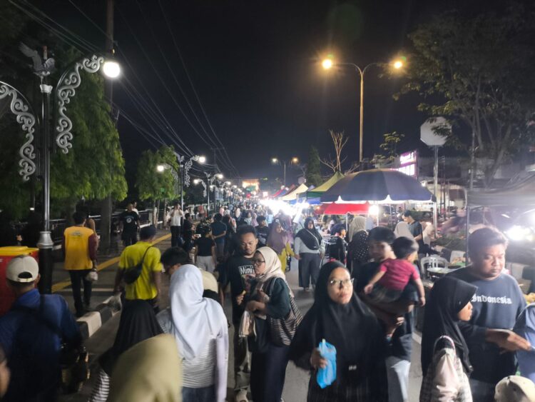 Pelaksanaan CFN perdana di Jalan MT Haryono depan Rudal Bontang. (Dwi Kurniawan Nugroho / Bontang Post)