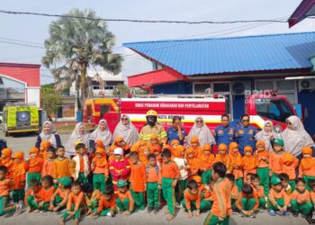 Siswa TK Al Askari Belajar Keselamatan dan Pengenalan Damkar Bontang